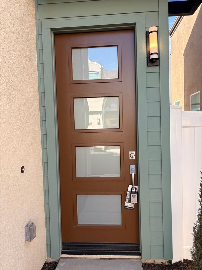 Photo - Stunning two-story 3 Bed, 2.5 Bath townhome in Ontario!