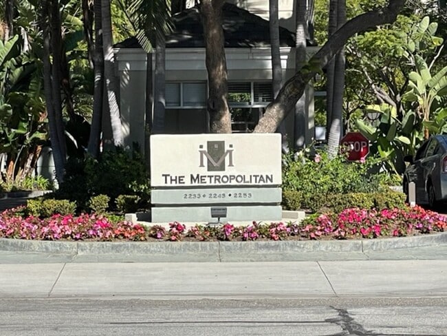 Penthouse Condominium in a Prime Irvine Lo... - Penthouse Condominium in a Prime Irvine Lo...
