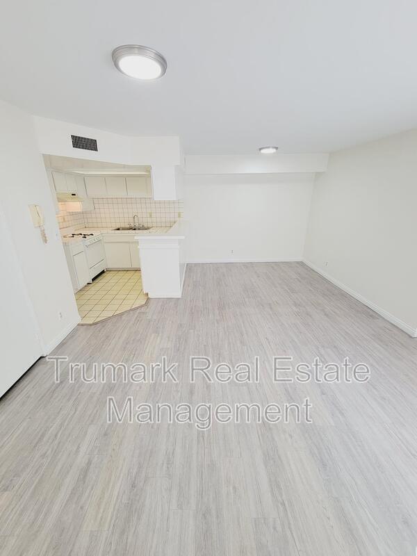 Photo - 416 W Milford St