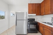 2BR, 1BA - 1,000SF - Kitchen - 2700 S Redondo Blvd