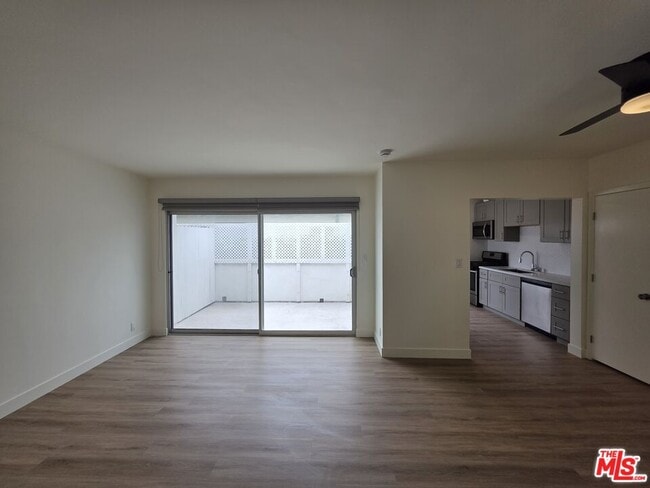 Building Photo - 827 9th St Unit 7
