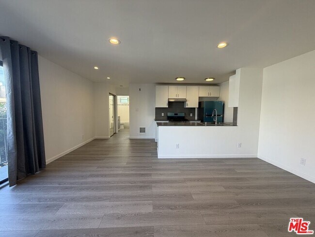 Photo - 1531 N Detroit St Unit 214