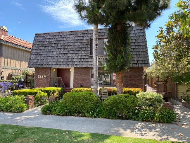 Spacious and Renovated Santa Monica Townho... - Spacious and Renovated Santa Monica Townho... Condo Unit 4
