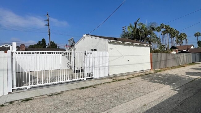 Photo - 10452 Balboa Blvd Unit 2