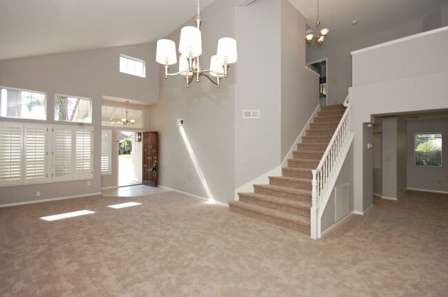 Building Photo - Lovely 3BR/2.5BA Home with Gorgeous Featur...
