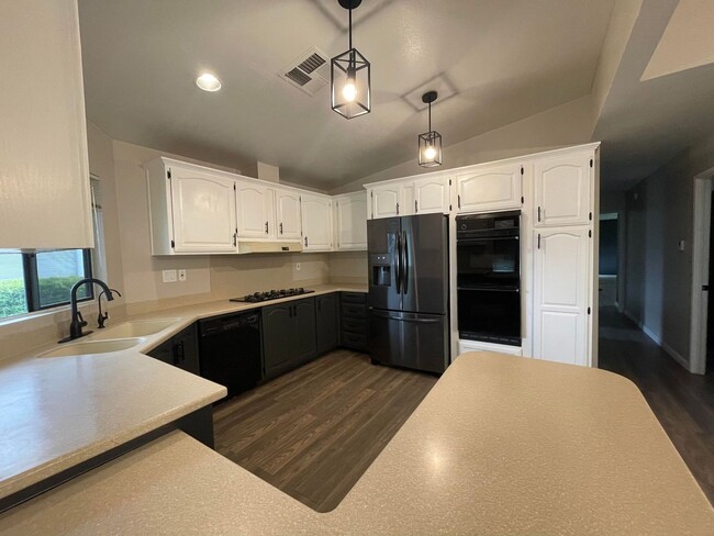 Beautifully remodeled Two Bedroom Two Bath... - Beautifully remodeled Two Bedroom Two Bath... House