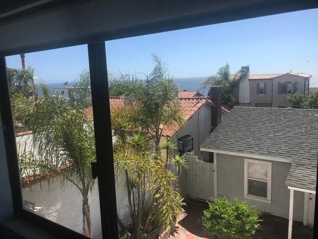 Photo - 3005 Crest Dr Unit B