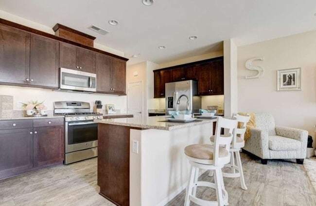 Photo - 1785 Saltaire Pl