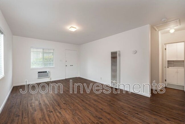 Building Photo - 818 Mayflower Ave Unit #A