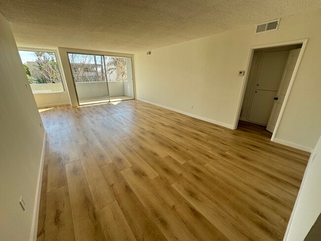 Photo - 1547 N Hayworth Ave Apartment Unit 101