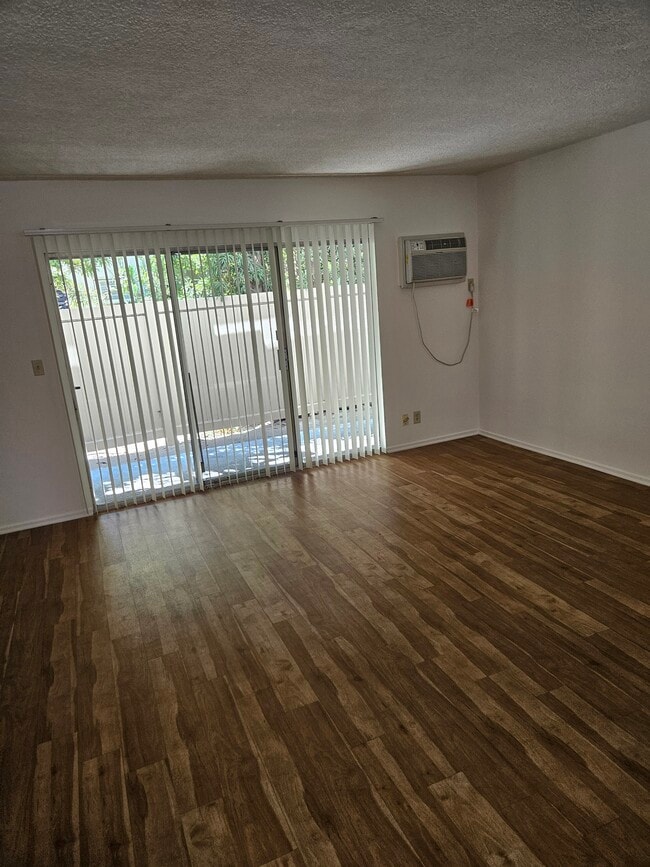 Living room - 12004 Kling St