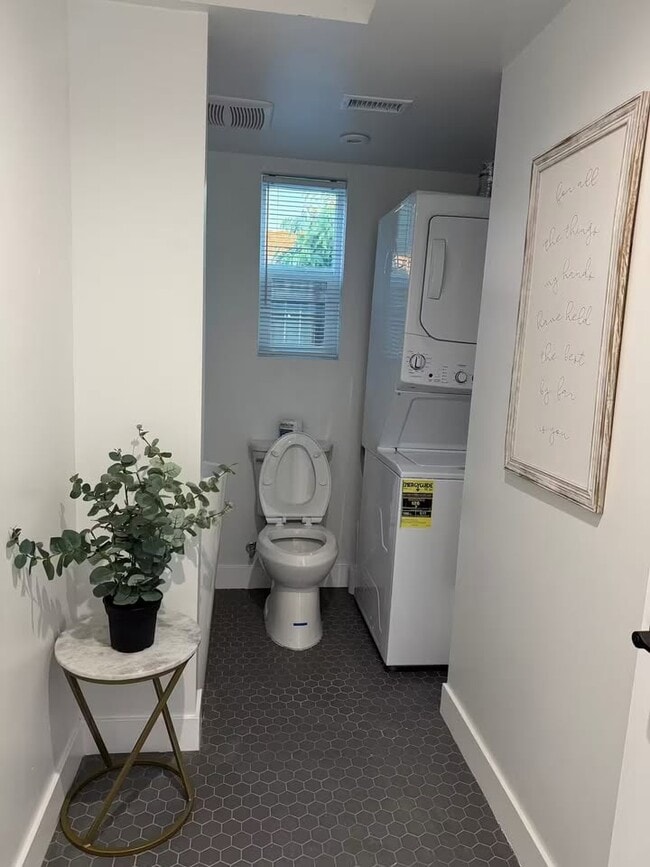 Photo - 9511 Gidley St