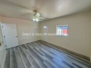Photo - 1039 E Ridgewood St House
