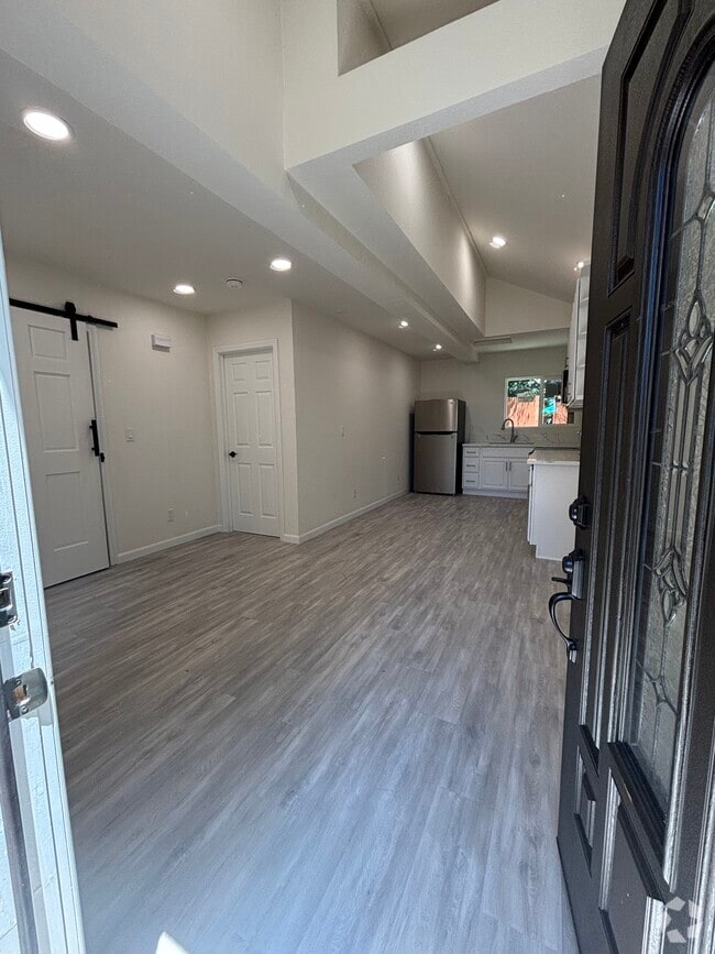 Building Photo - 2049 Via Alexandra Rental
