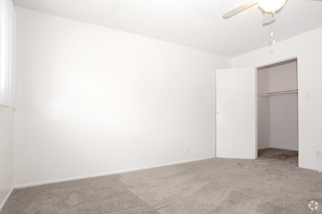 2BR, 1BA- 850 - SF - Beach Grove Apartments