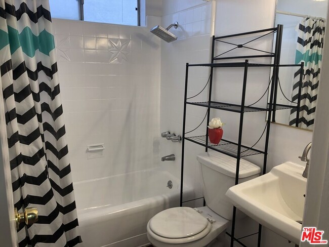 Photo - 3961 Moore St Unit 5