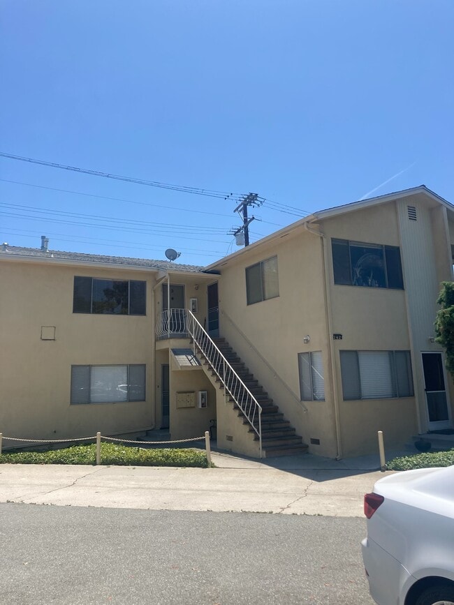 Building Photo - 242 Argonne Ave Unit #A