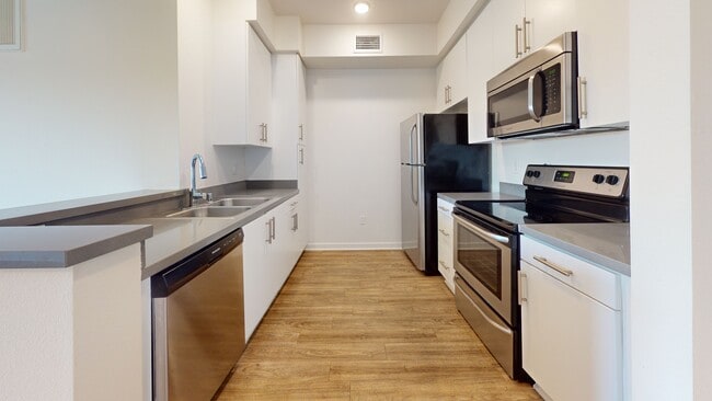 Photo - 5762 Morley St