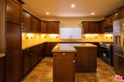Photo - 5766 Newcastle Ave