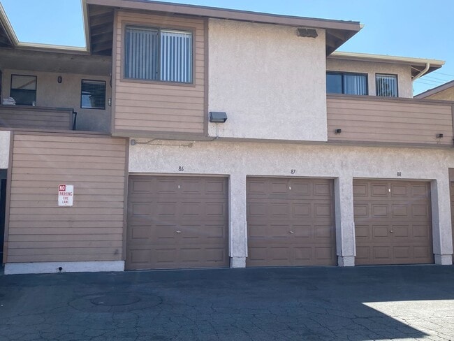Building Photo - One Bedroom Apartment near UCR