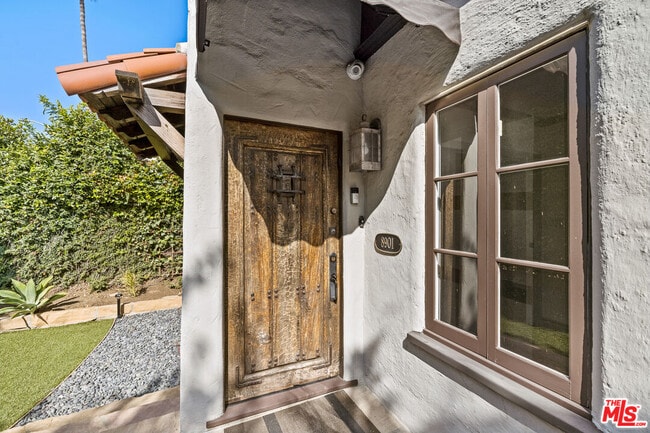 Photo - 8901 Rosewood Ave