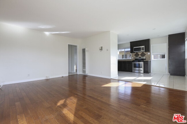 Photo - 8324 Barnsley Ave