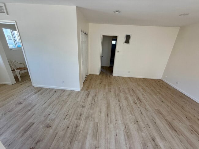 Photo - 1647 W 80th St Unit #3 2Bed