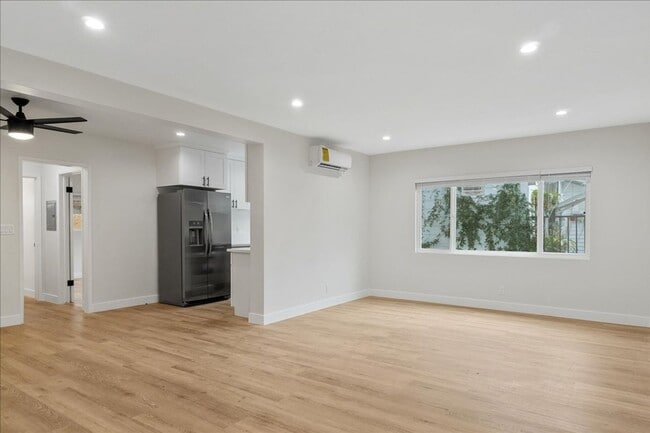 Building Photo - 1347 N Las Palmas Ave Unit 03
