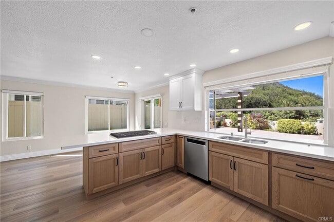 Photo - 30 Santa Clara