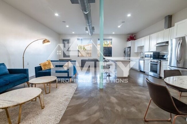 Building Photo - Prime Commercial Office Space Available Beverly Blvd Los Angeles