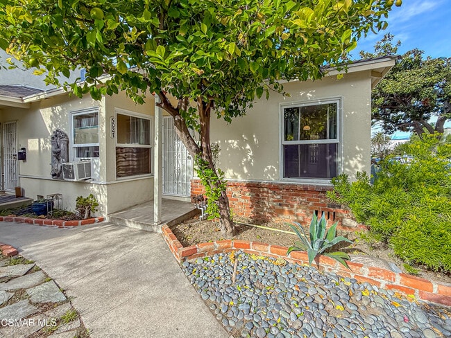 Photo - 5027 Cahuenga Blvd