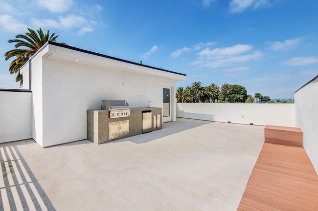 Photo - 2019 S Redondo Blvd