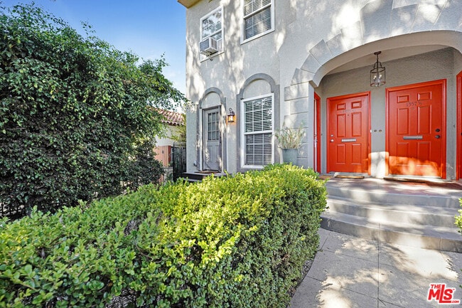 Photo - 1359 Cloverdale Ave