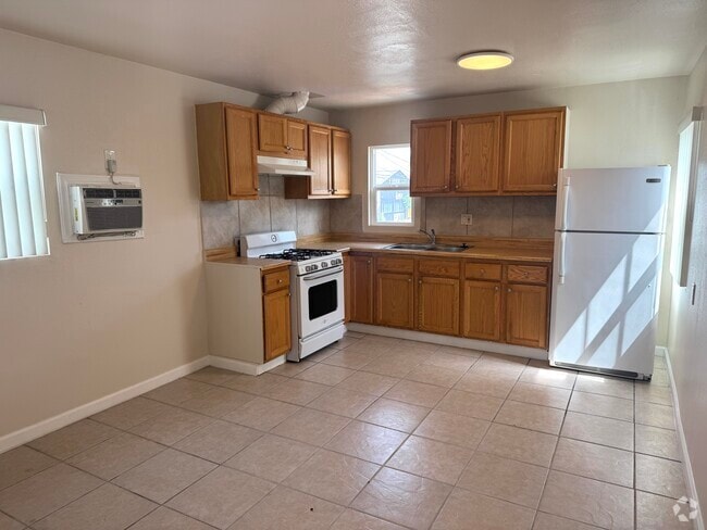 Building Photo - 5248 Craner Ave Unit 2 Rental
