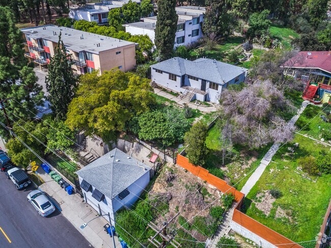 Building Photo - Charlotte Gardens Unit 3 Rental