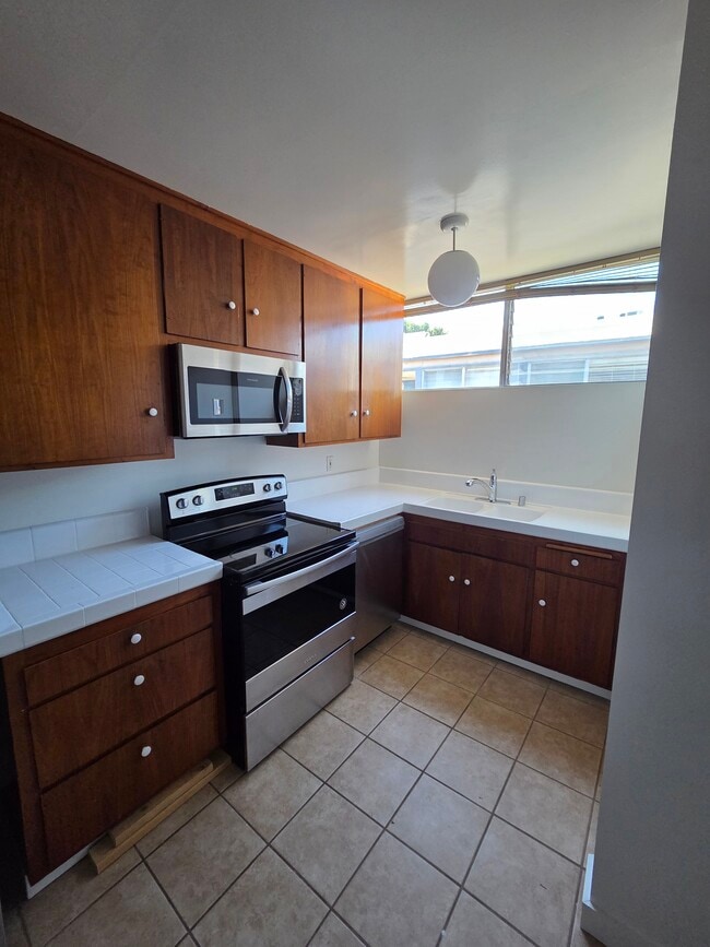 Kitchen - 1145 Yale St Unit Fourteen