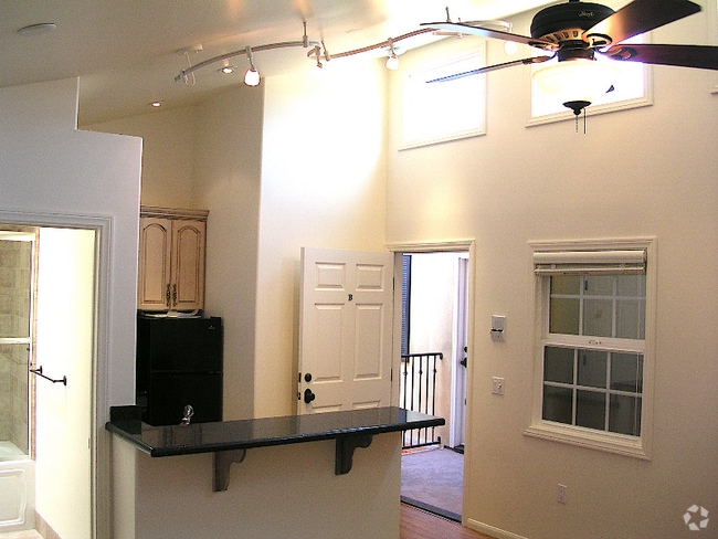 Building Photo - 247 Broadway St Unit B Rental