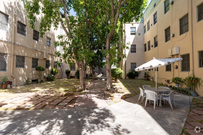Patio - The Rayfield Apartments
