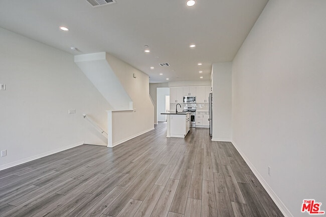 Photo - 681 S District Way