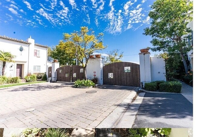 Building Photo - 3180 W Anacapa Way Rental
