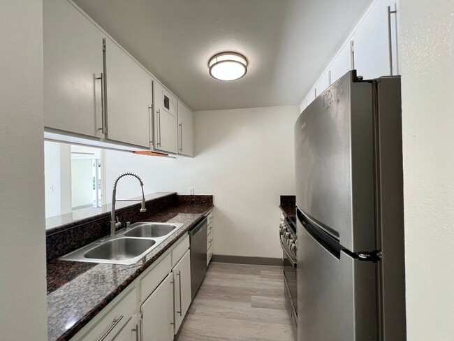 Photo - 3715 S Canfield Ave Unit 204