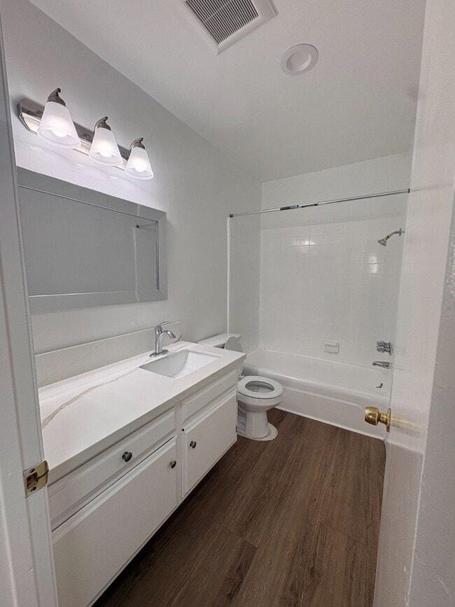 Photo - 1825 N Gramercy Pl Unit 203