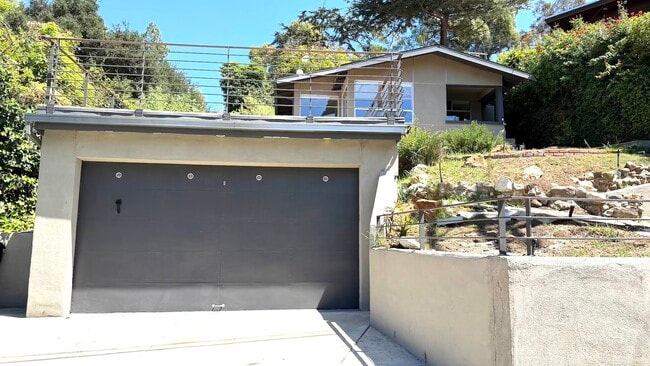 Photo - 2306 Teviot St