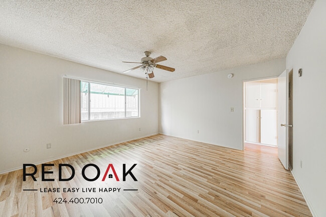Photo - 16515 Victory Blvd Unit 6