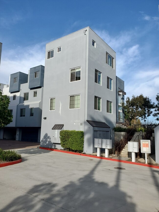 Exterior - 5350 Playa Vista Dr Unit 23 Rental