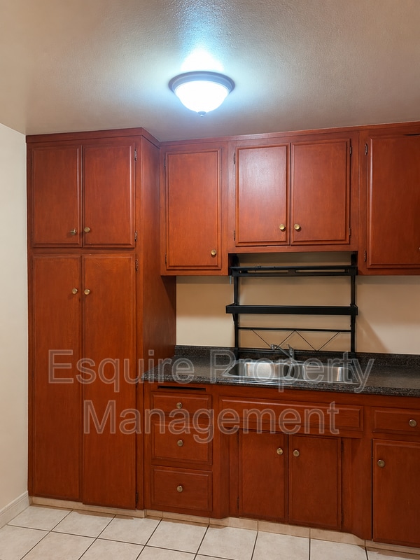 Photo - 231 Chester Way Unit #B