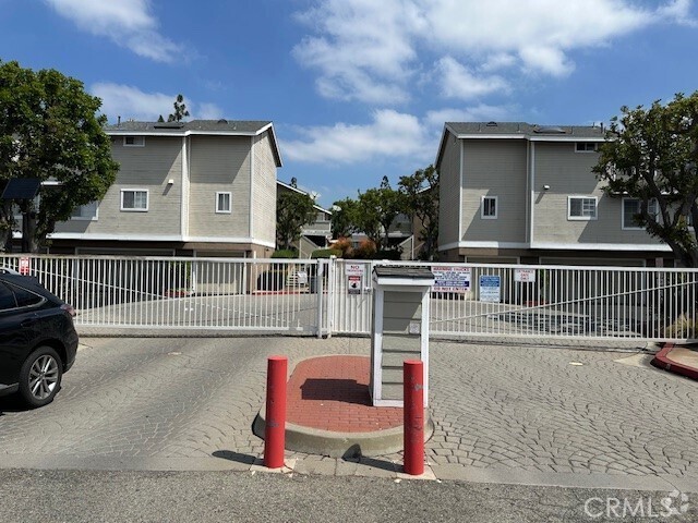 Building Photo - 11877 Brookhaven St Rental