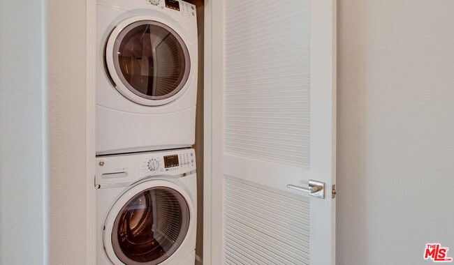 Photo - 5557 W 6th St Unit 1-305