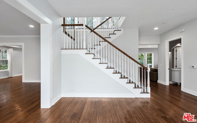 Photo - 28910 Hampton Pl