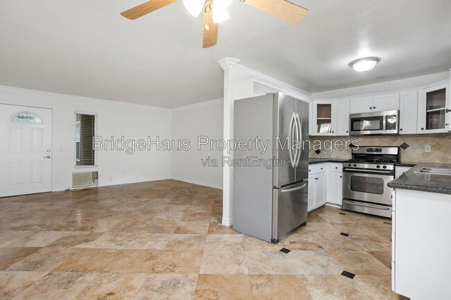 Building Photo - 180 Avenida Descanso Unit B